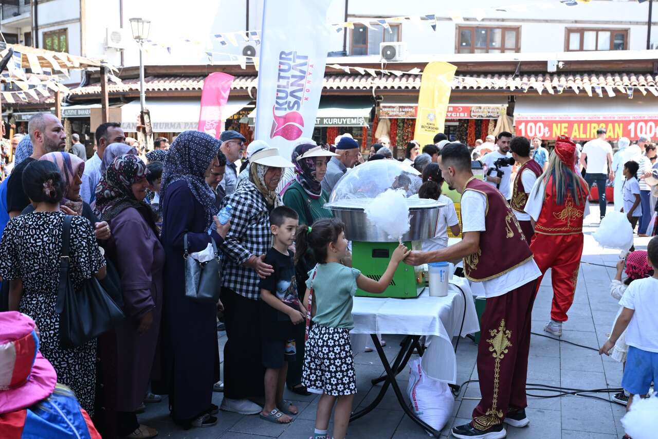 Konya esnafından yüzde 30 indirim! Tarihi Çarşılar Alışveriş Günleri başladı 10